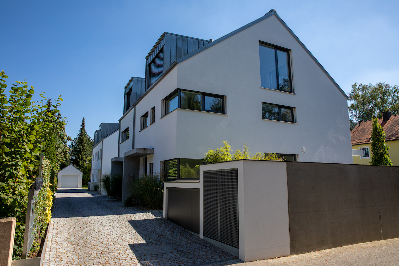 Wohnanlage mit zwei Doppelhäusern und Tiefgarage in Regensburg